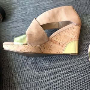 Cole Haan "Irving Wedge" 9.5 Nike Air, and  Nu/Gold Met color.